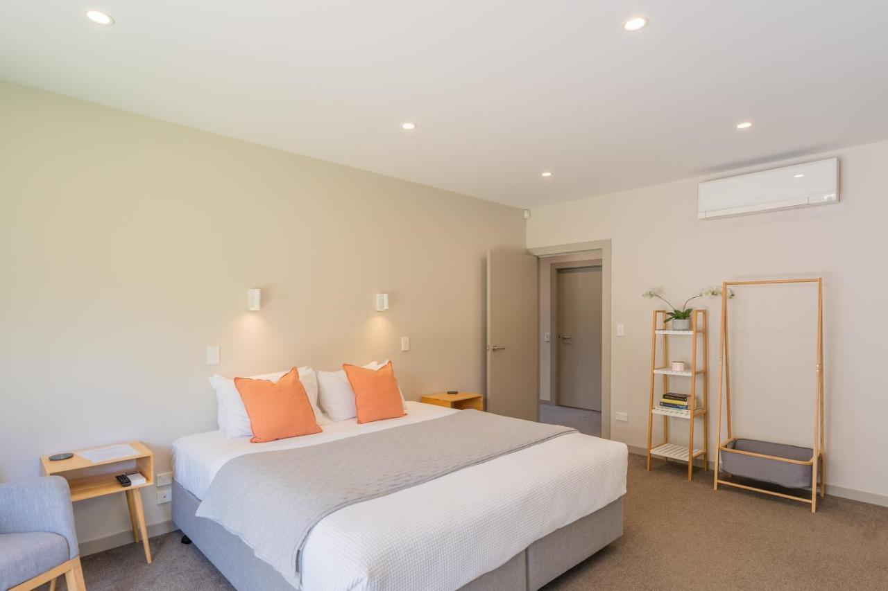 Anam Cara Gardens Luxury Villa Private Bedrooms And Ensuite Bathrooms Sleeps 9 Otaki Exterior photo