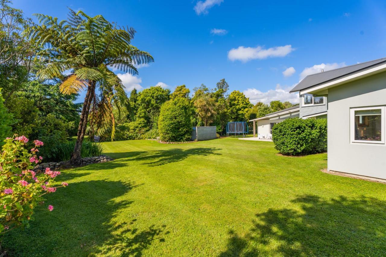 Anam Cara Gardens Luxury Villa Private Bedrooms And Ensuite Bathrooms Sleeps 9 Otaki Exterior photo